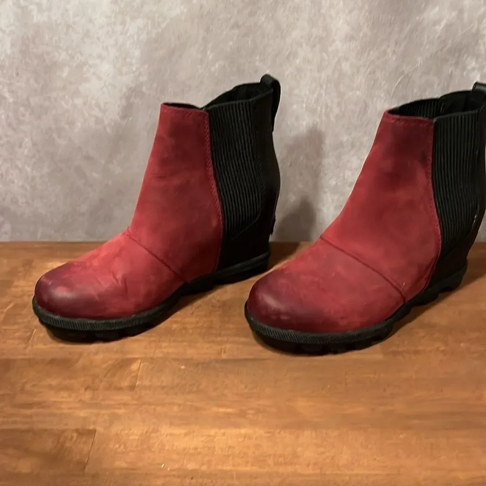 Sorel Lea Burgundy/Red and Black Platform Wedge Winter Ankle Boots size 6.5